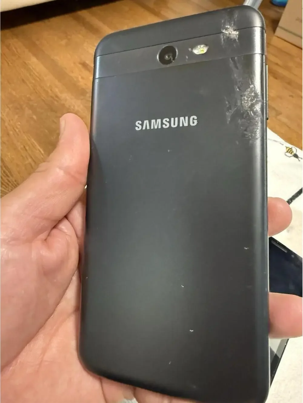 Lot Of 3 Smart Phones , iPhone , Samsung , They Turn On ( Parts Phones )